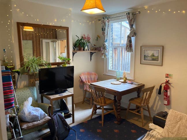 Large Double Room near Mill Road – Bills Included Main Photo