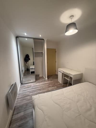 Female flatmates  Main Photo