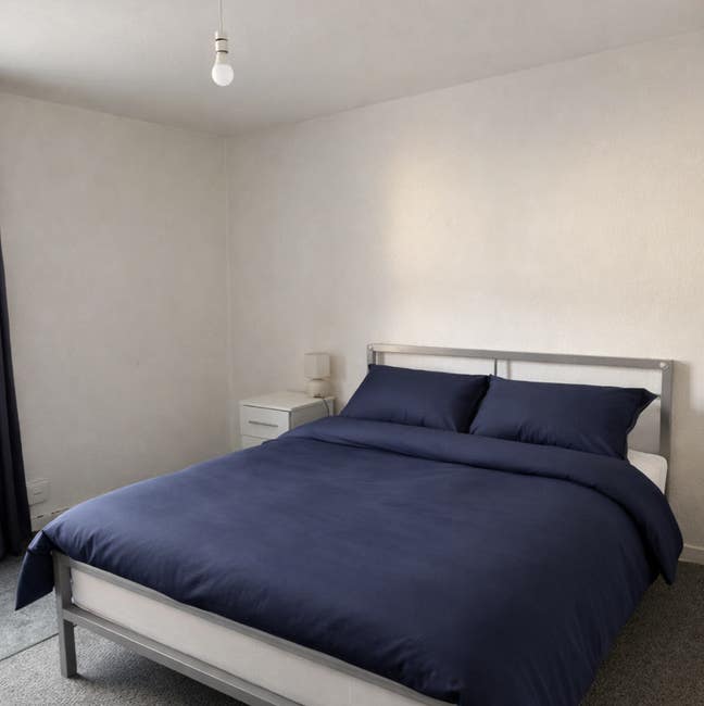 Town Centre Room Available - All Bills included! Main Photo