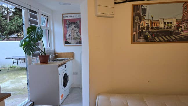 A Studio and A Room in Stoke Newington  Main Photo