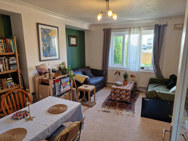 Garden-facing double room in small shared house Main Photo