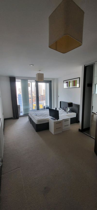 ​🏡 Room Available with Thames River Views Main Photo