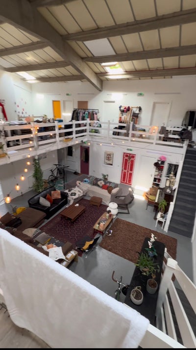 Bright Double in Spacious Warehouse Main Photo