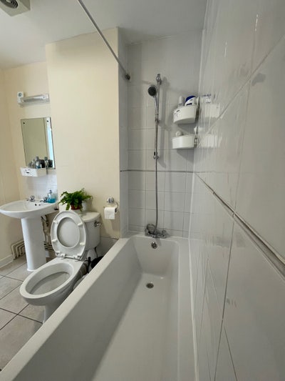 Double Room–Bills INCLUDED_ Looking a Flatmate Main Photo