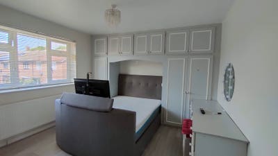 Double-Sized Bedroom in Abbey Wood, SE2 9Xs Main Photo