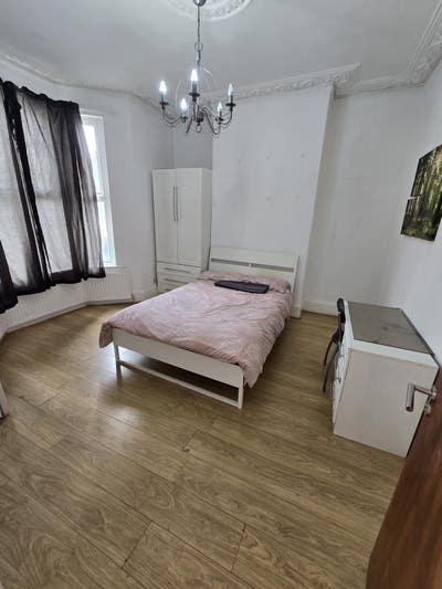 Double Rooms with Bills From &pound;750 Main Photo