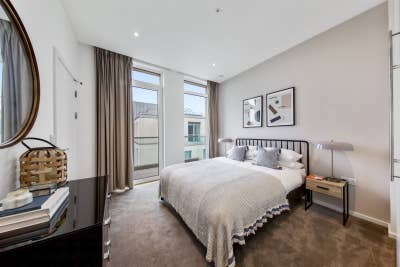 Double bedroom in stunning East Village flat Main Photo