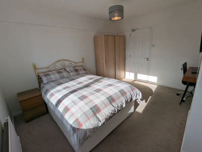 Spacious, Modern, Large Double, Bills Included Main Photo