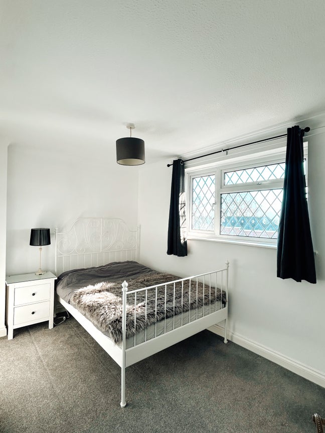 Lovely Double Room Available  Main Photo
