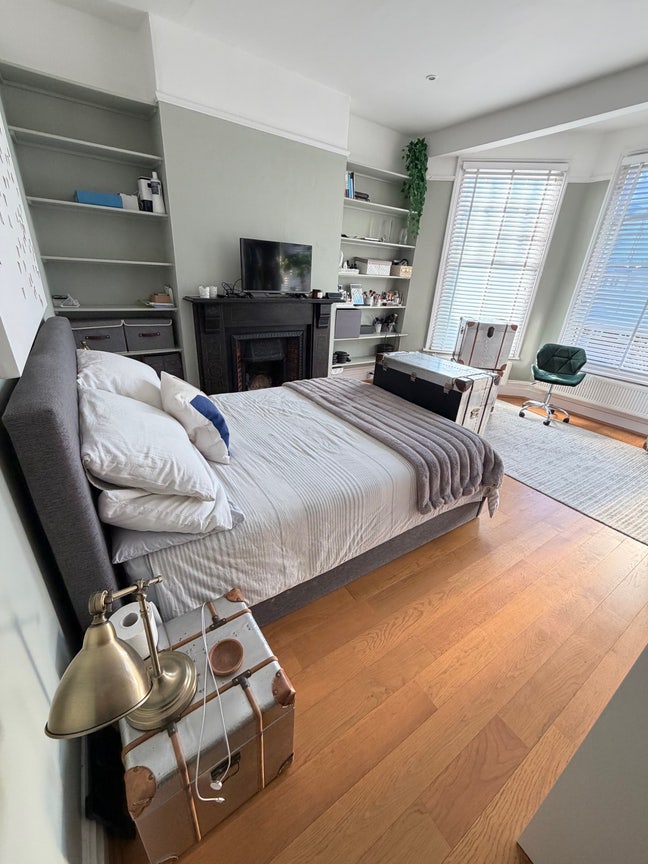 A Bright and Spacious double room Main Photo