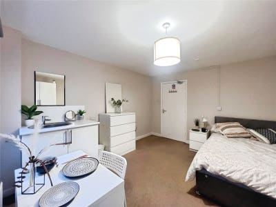 Rooms Available Now in Droitwith WR9 Main Photo