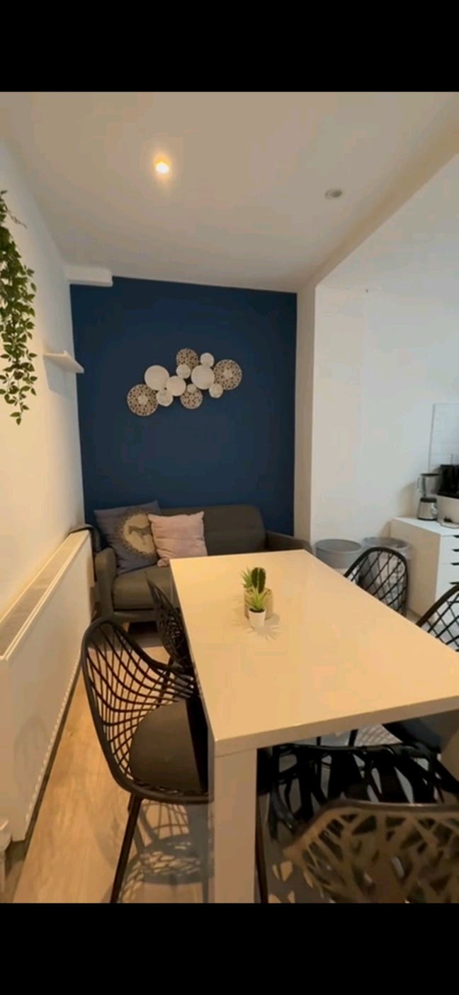 Ensuite Double Bed Room -  White city Main Photo