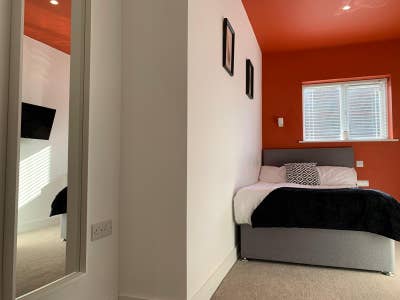 En-Suite Room | Fully Furnished | Bills & Wi-Fi  Main Photo