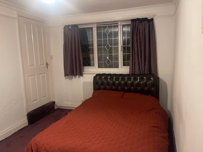 Double Room in Large House Main Photo