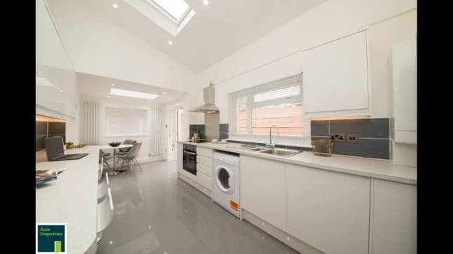 1 double, H'smith. ALL bills,wi-fi,ctax & cleaner Main Photo