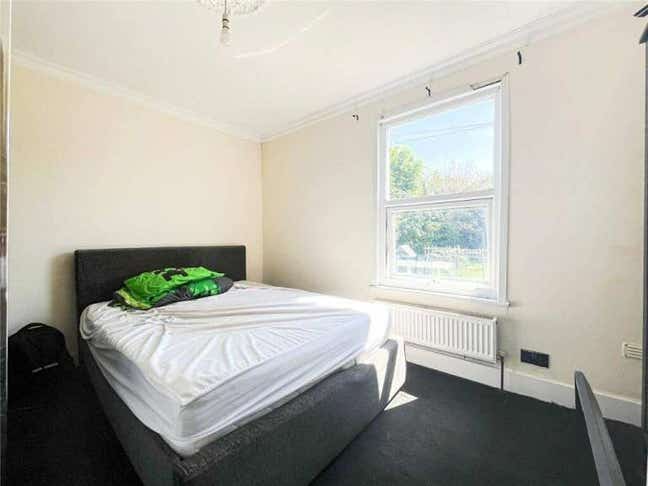 1 Double Room available in ME7 4HR Main Photo