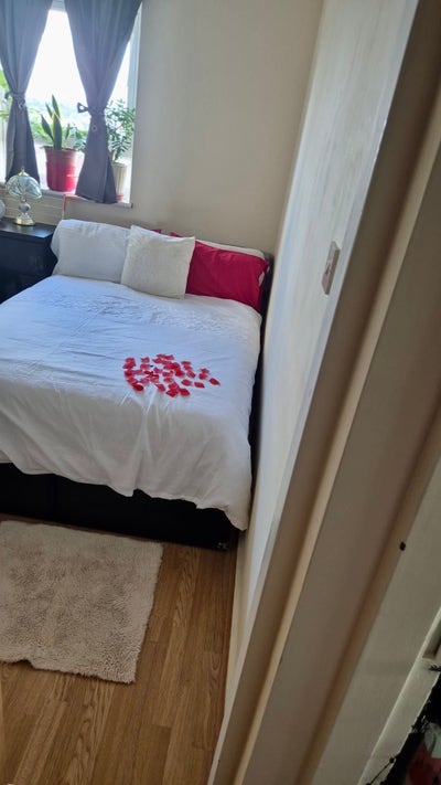 Close to New Southgate, with Arnos Grove tube Main Photo