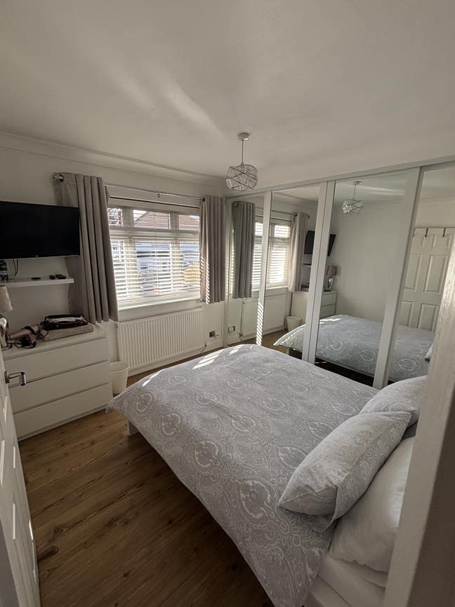 Lovely Double  Room  -  Available  Now Main Photo