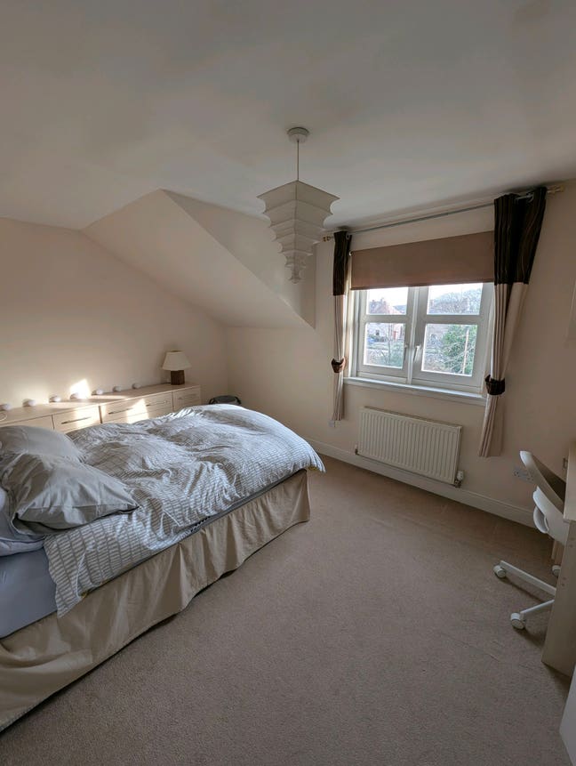Room available in a large 3 bed house Main Photo