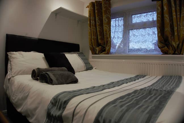 Quiet Private Studio with Kitchenette & Study  Main Photo