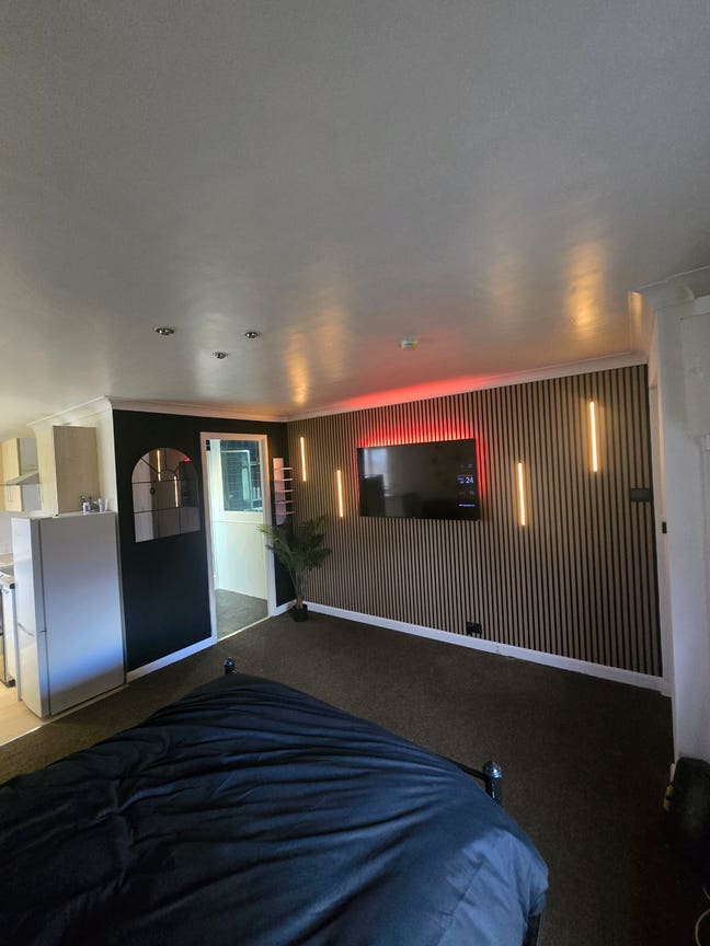 Modern Studio Main Photo