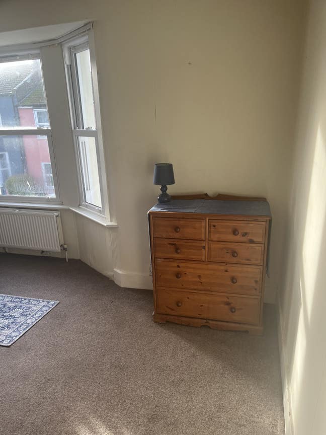 Pretty well kept terraced house near Victoria Park Main Photo