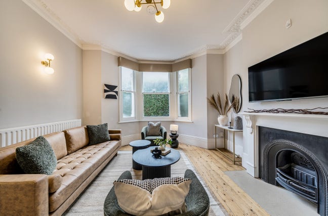 Bright Room in stunning home by Northcote Road 🏡 Main Photo