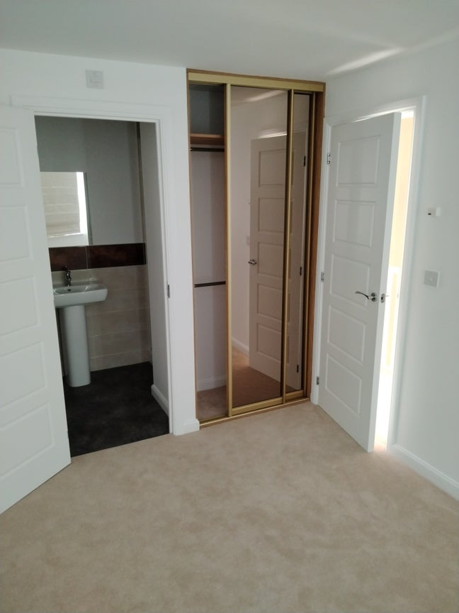 Double bedroom & ensuite and study room for rent  Main Photo