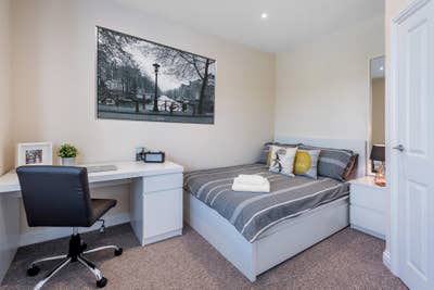  🏡 Double En-suite | 12 Mins Walk Town | Parking Main Photo