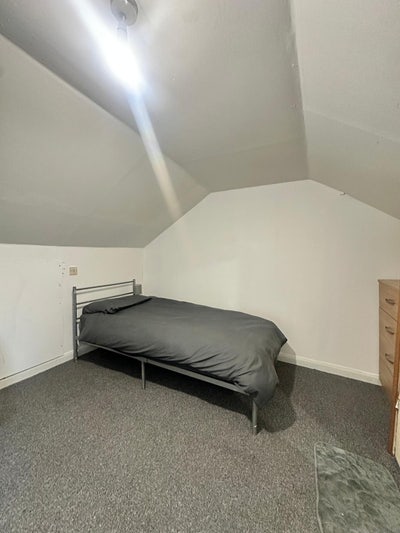 Shared Double Bedroom Near Stratford  Main Photo