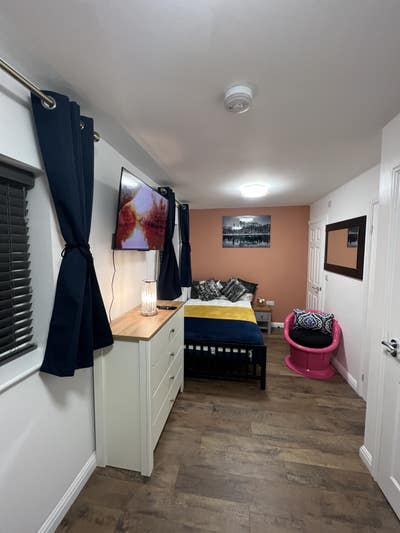 High Spec studio with Ensuite and Kitchnette Main Photo