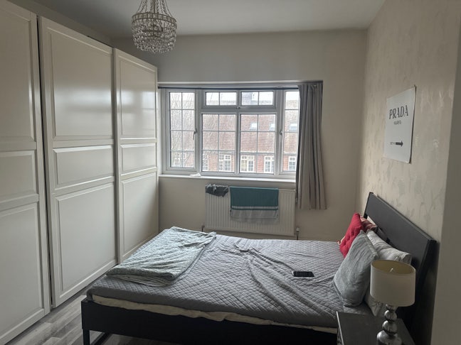 Spacious  room available  Main Photo