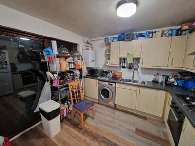 Ground Floor En suit Bedroom Tolet Main Photo