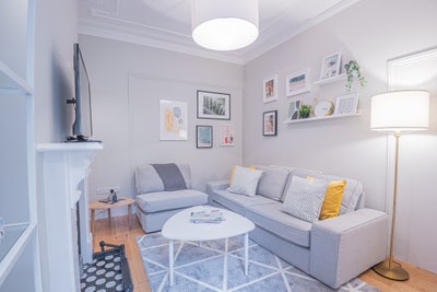 Bright Double Room in Friendly Professional House  Main Photo