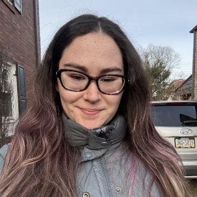 Female professional/ student looking for a room! Main Photo