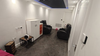 Single furnished En-suite room(All bills included) Main Photo