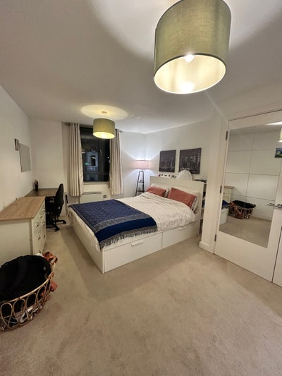 Spacious Double Bed Room in Wapping Main Photo