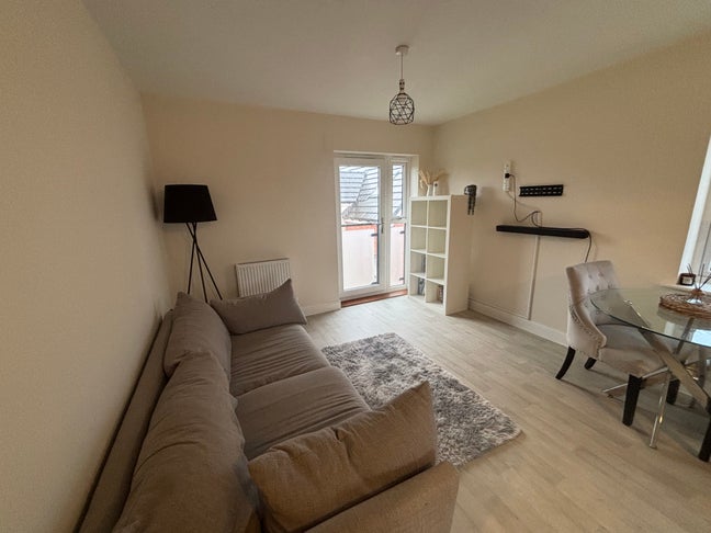 Double room in 2 bed flat - Mainly occupied by you Main Photo