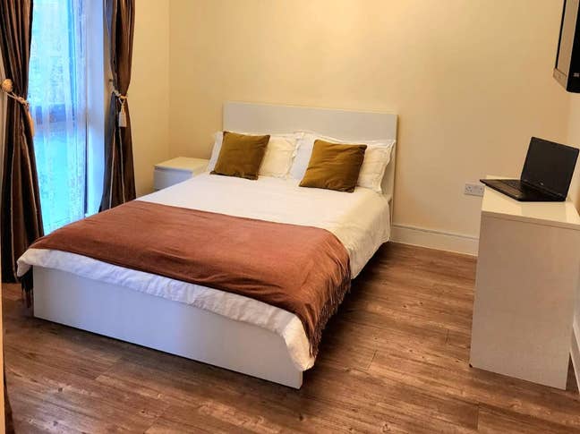 En-Suite double bedroom  Main Photo