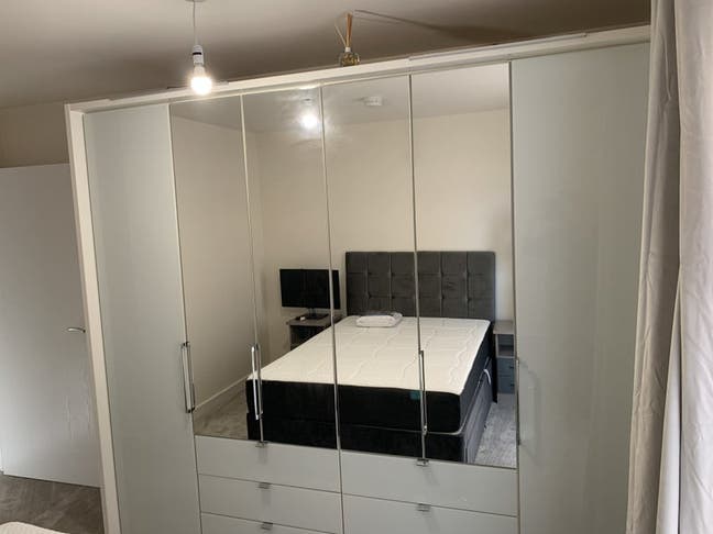 Spacious Double Room with Private Bathroom i Main Photo