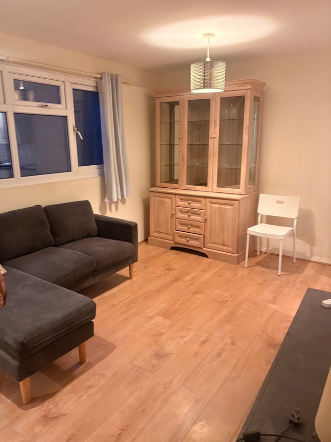 2 Bedrooms Available Raynes Park Main Photo