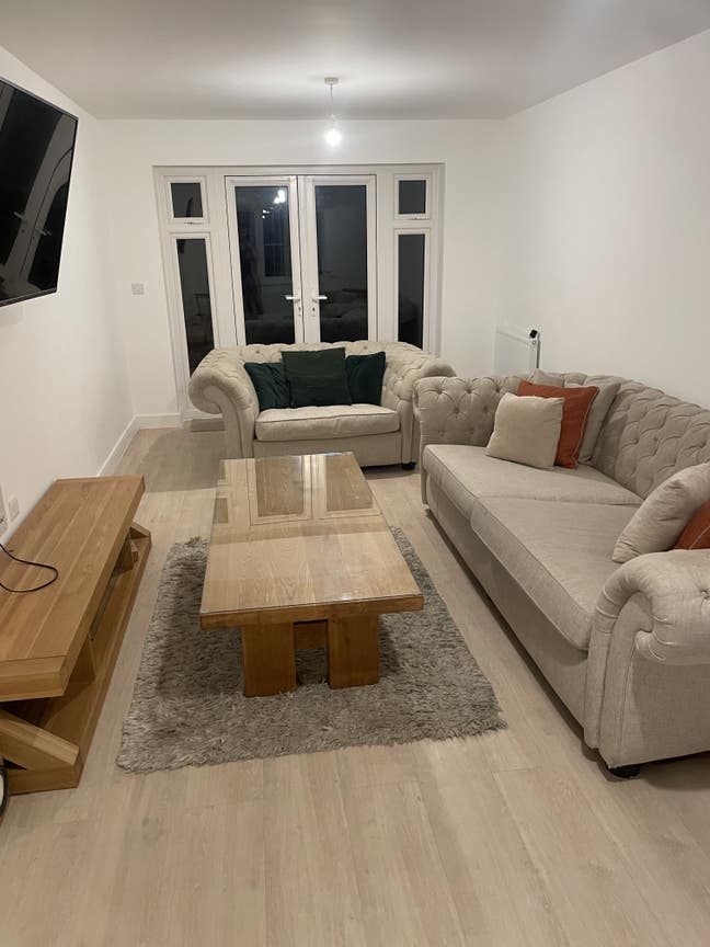 Double bedroom, en-suite. Furnished  Main Photo