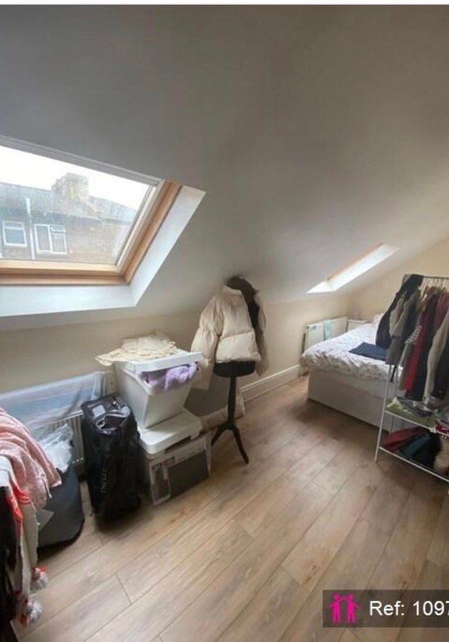 Large Double Room Summer Occupancy  Main Photo