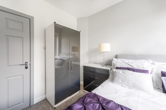 Bright Double Room in Feltham - All Bills Inc Main Photo