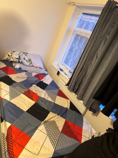 Shared Room available for the rent Main Photo