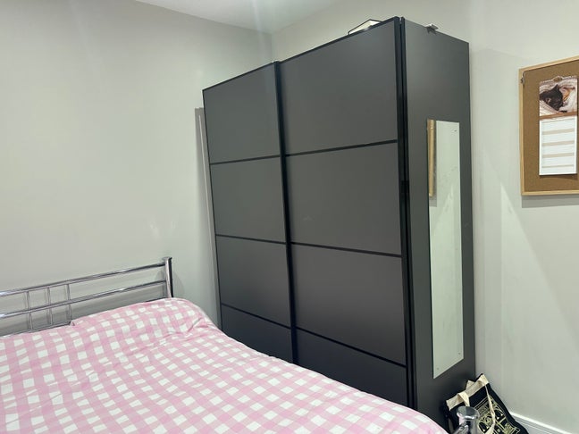 Large double room - bills included  Main Photo