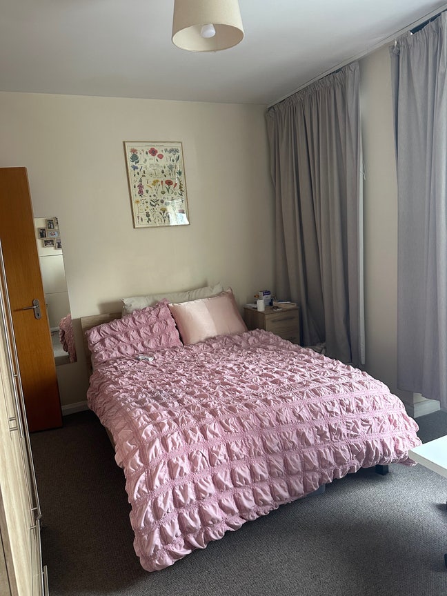 Beautiful double room available in E&C Main Photo