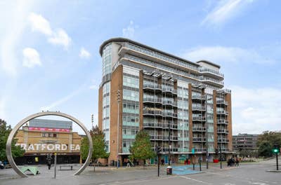 Zone 2 Apartment 3 mins walk Westfield Stratford  Main Photo