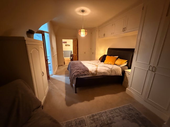 Large Double Room, En-suite & Lounge Main Photo