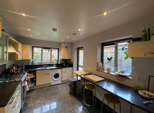 3 Week Sublet Between Clapton & Stoke Newington  Main Photo